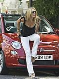 Supermodel Elle Macpherson und der Fiat 500C.